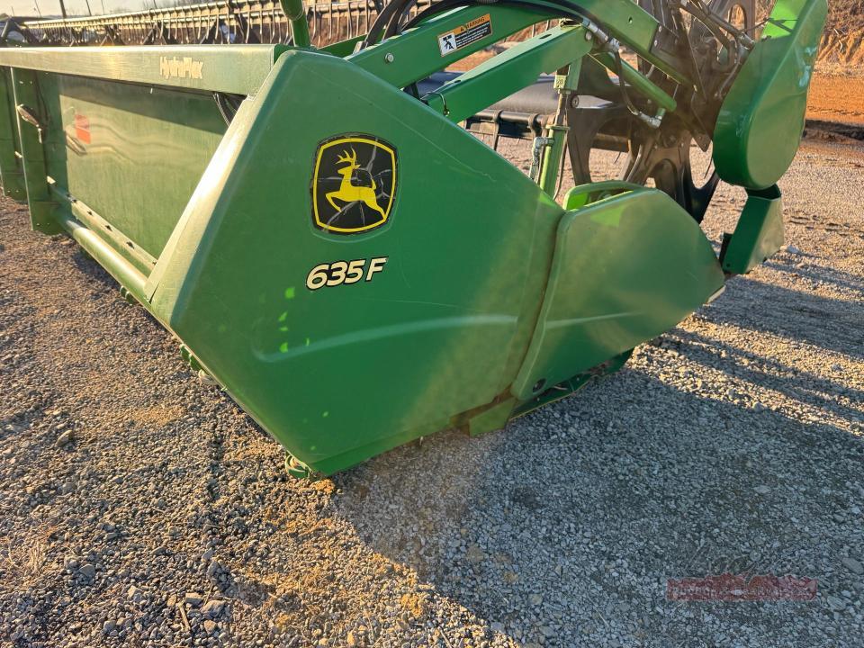 John Deere 635F Platform Head