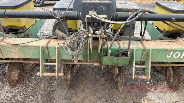 John Deere 7300