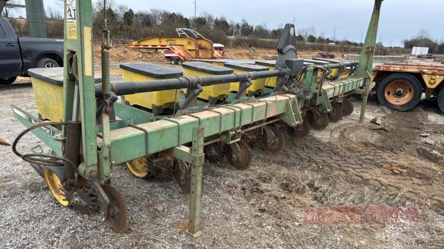John Deere 7300