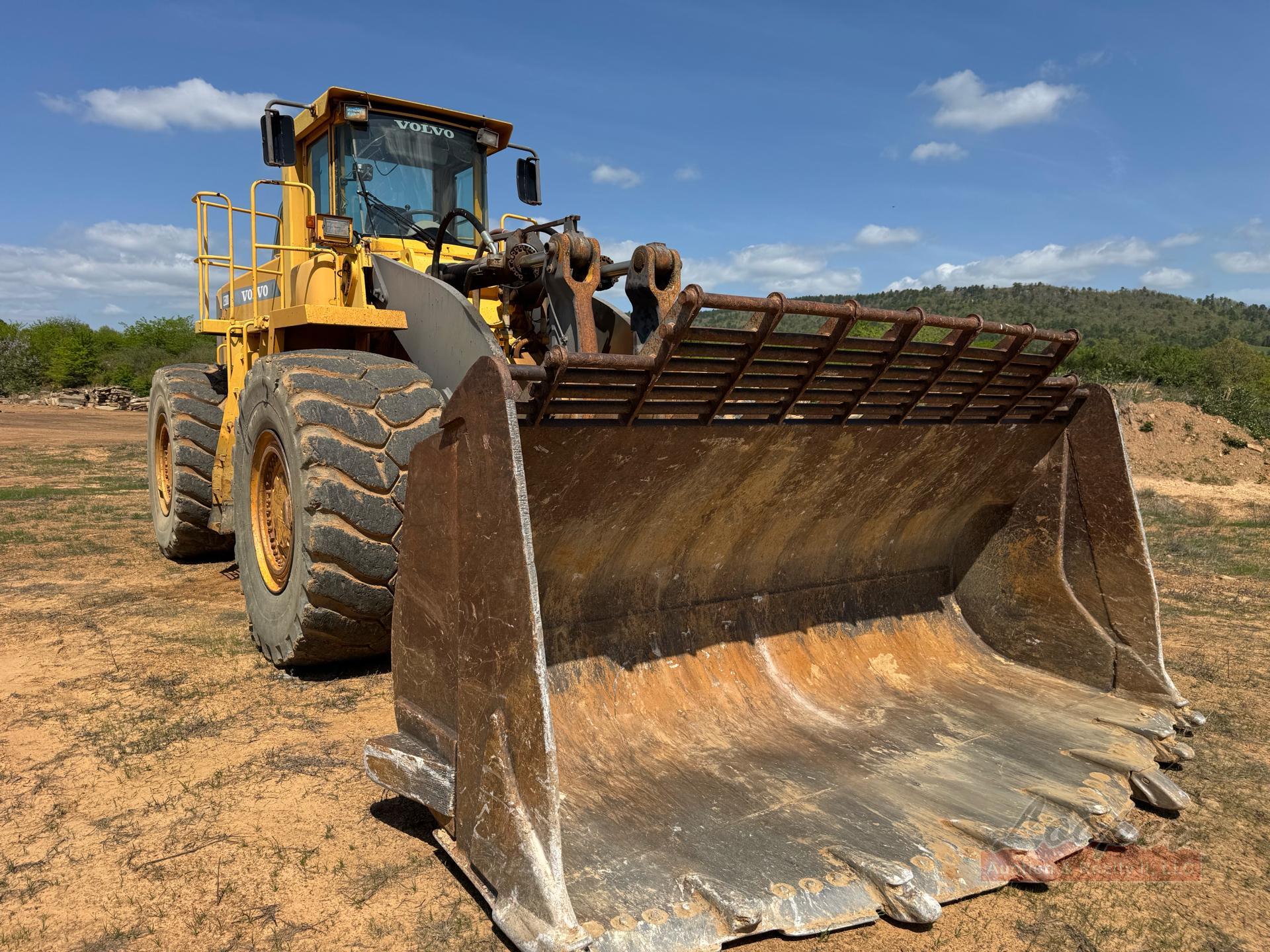 Volvo L330D Wheel Loader