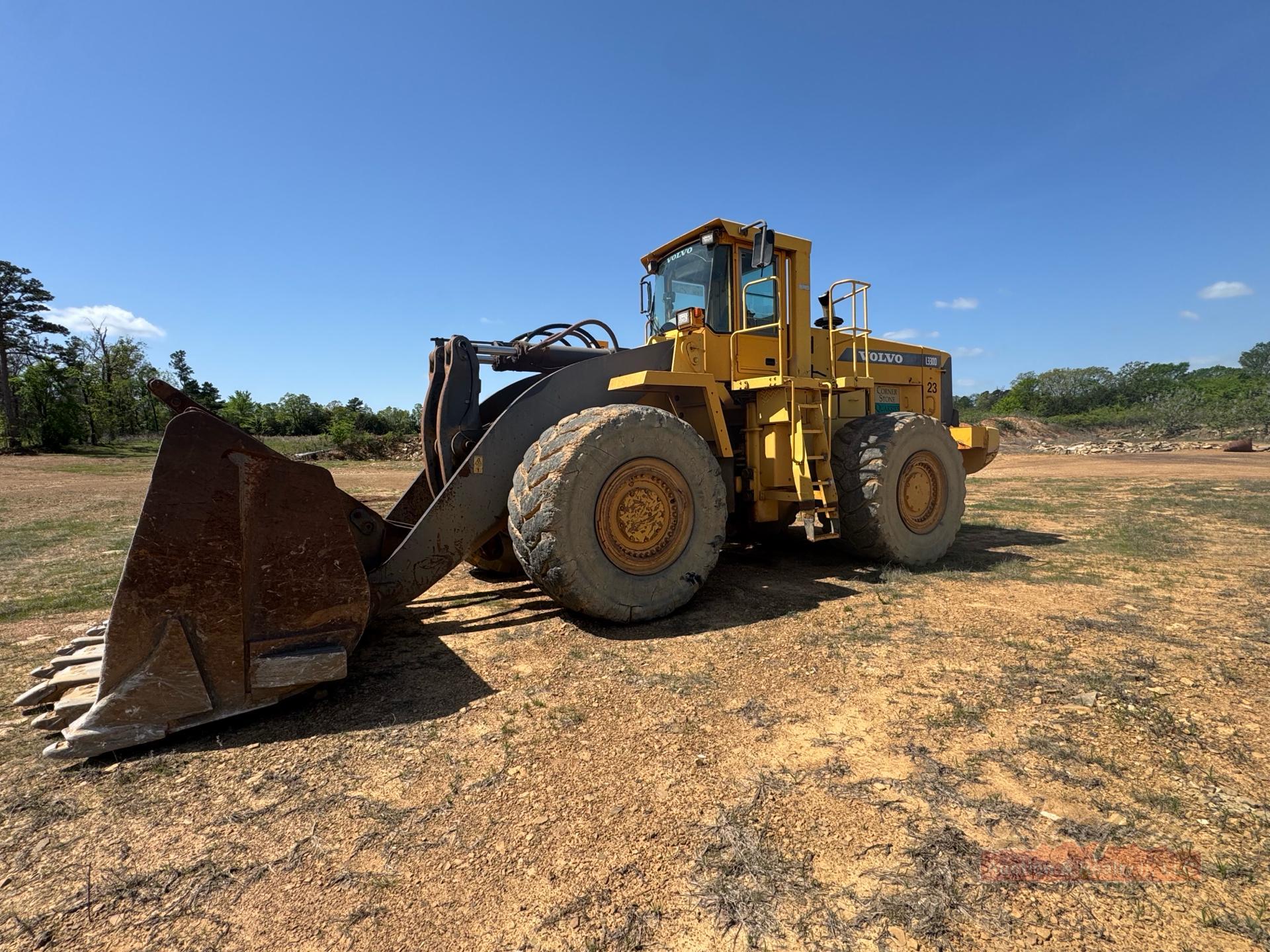 Volvo L330D Wheel Loader