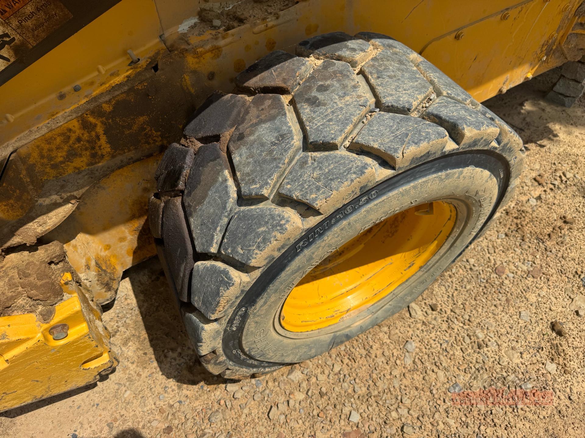 John Deere 332E Skid Steer