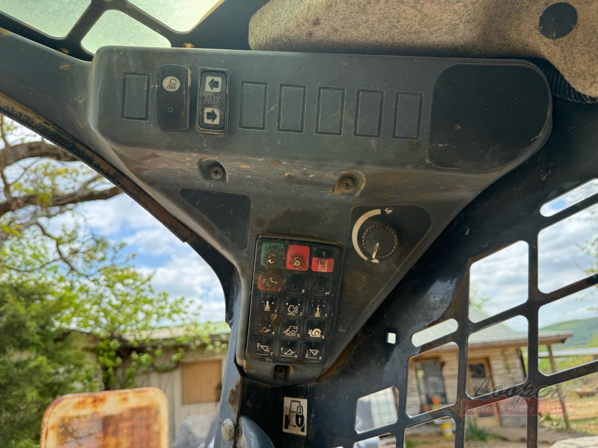 John Deere 332E Skid Steer