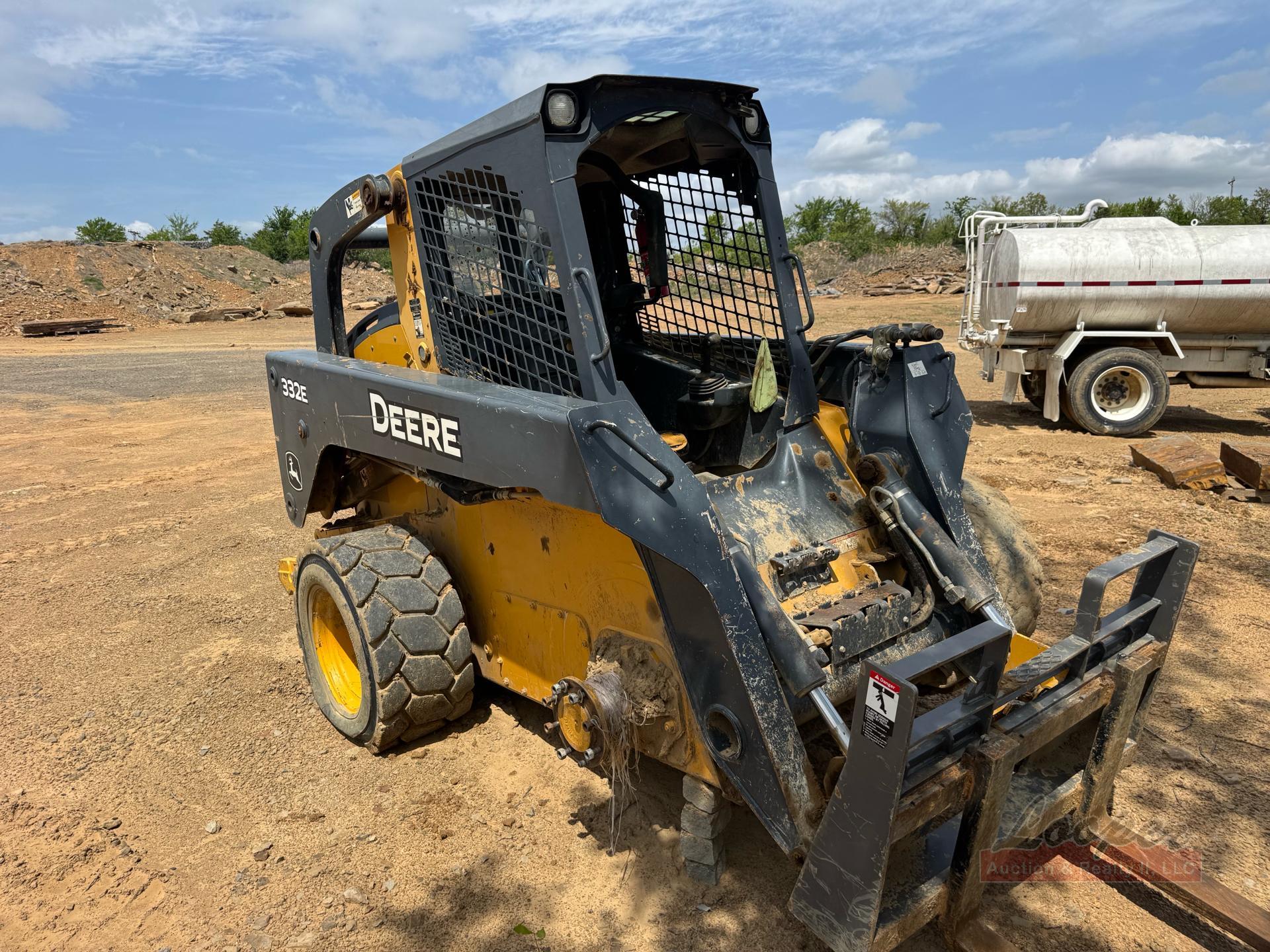 John Deere 332E Skid Steer