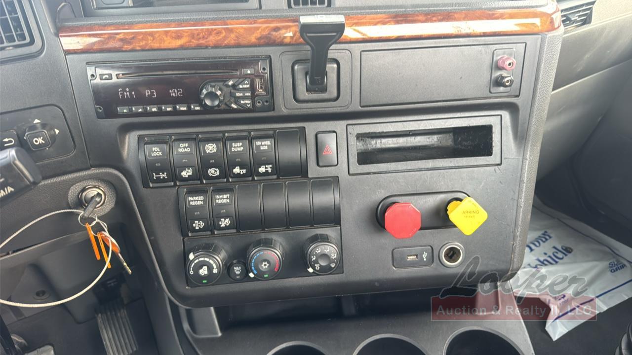 2019 International LT625 Day Cab