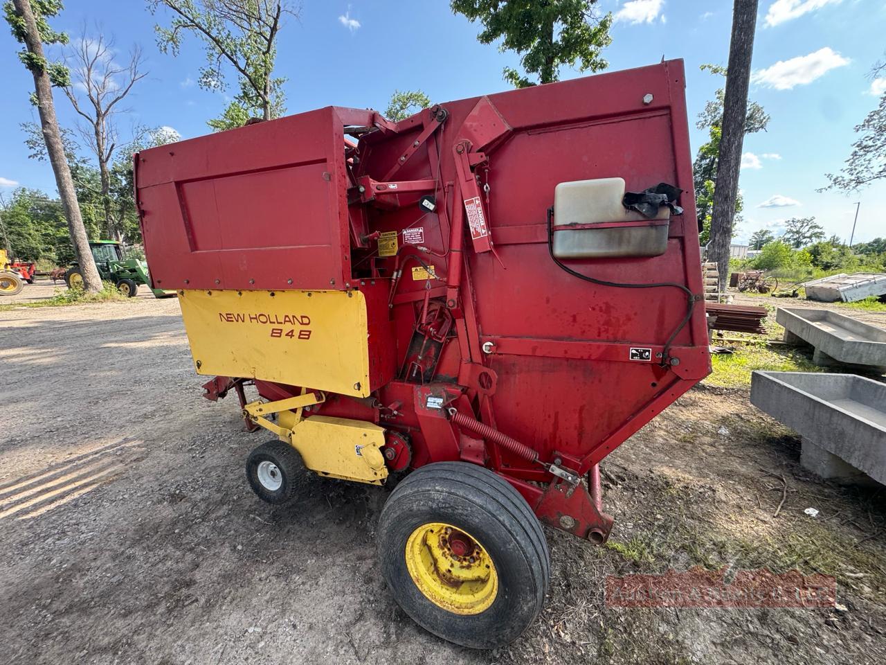 New Holland 848 Hay Baler