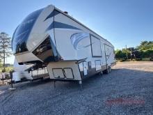 2020 Sandpiper 5th wheel camper