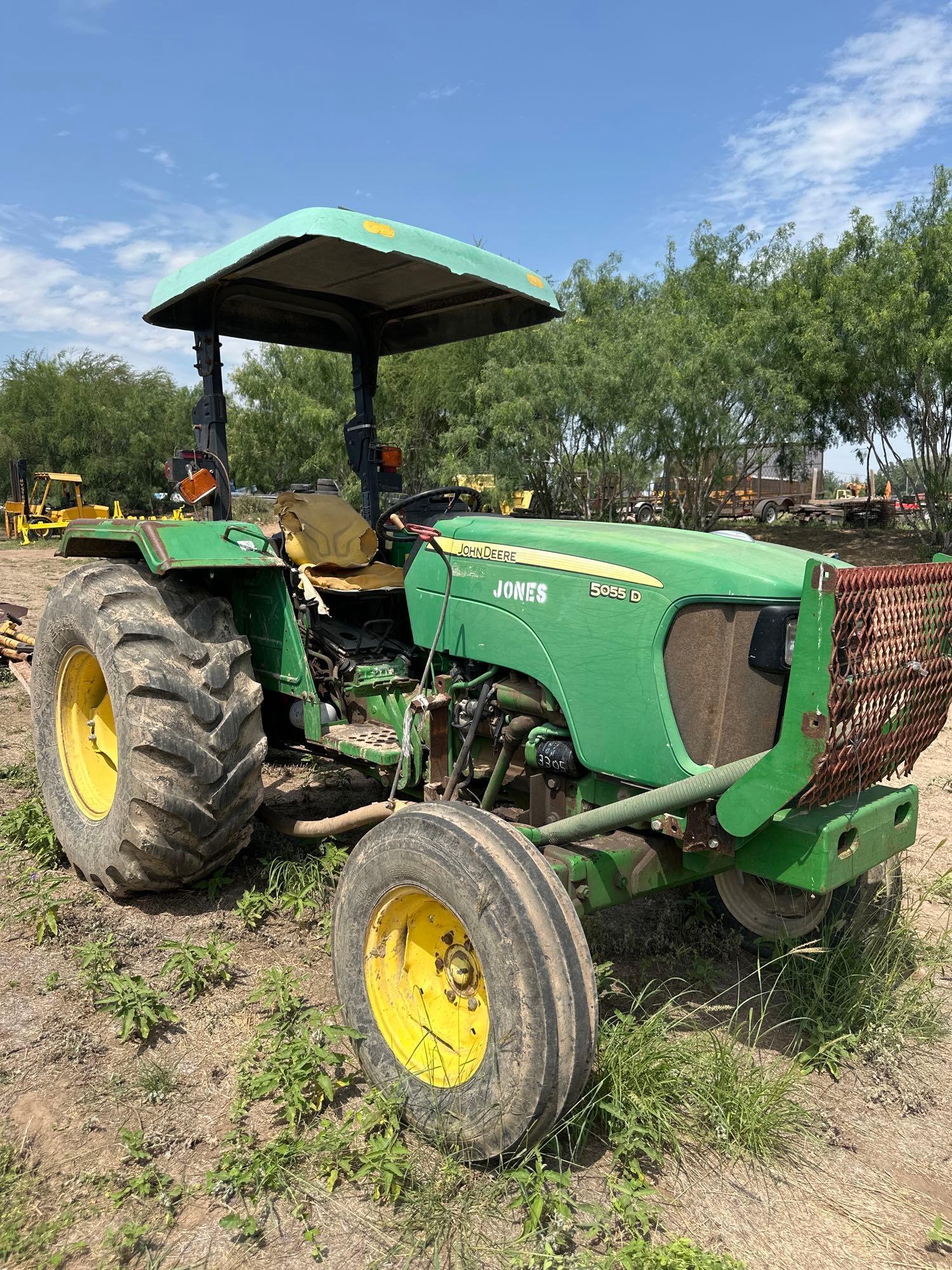 John Deere 5055D- Tractor