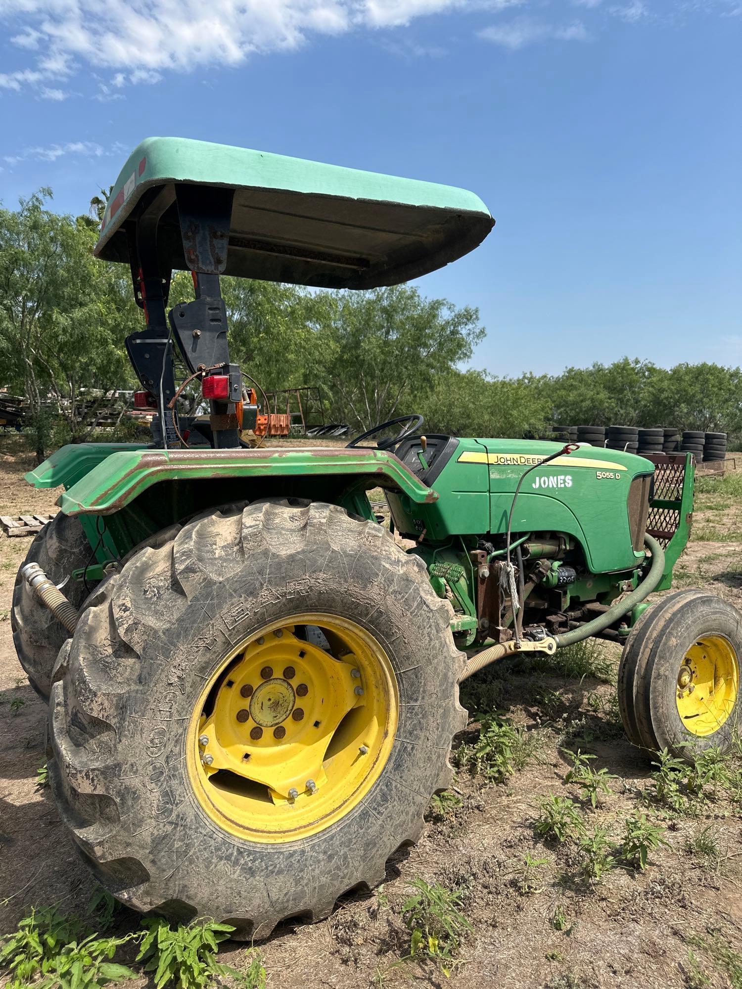 John Deere 5055D- Tractor