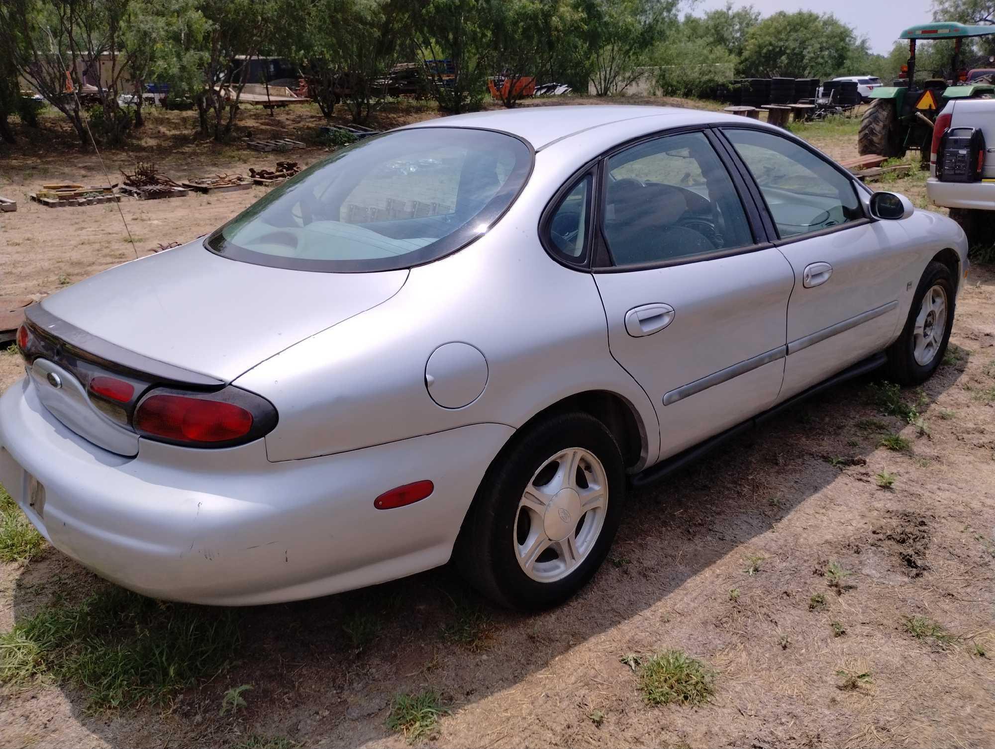 1999 Ford Taurus Passenger Car, VIN# 1FAFP53S5XA307870