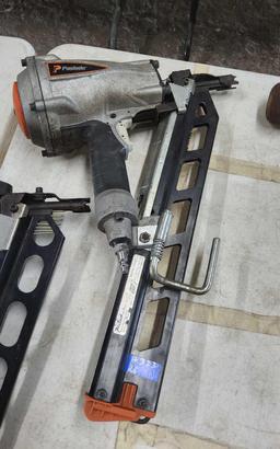 2 Nailing Guns