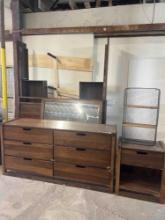 Dresser/mirror.