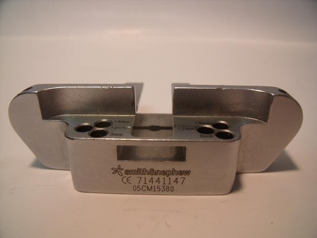 RICHARDS 71441147 05CM15380 DISTAL FEMORAL CUTTING BLOCK !