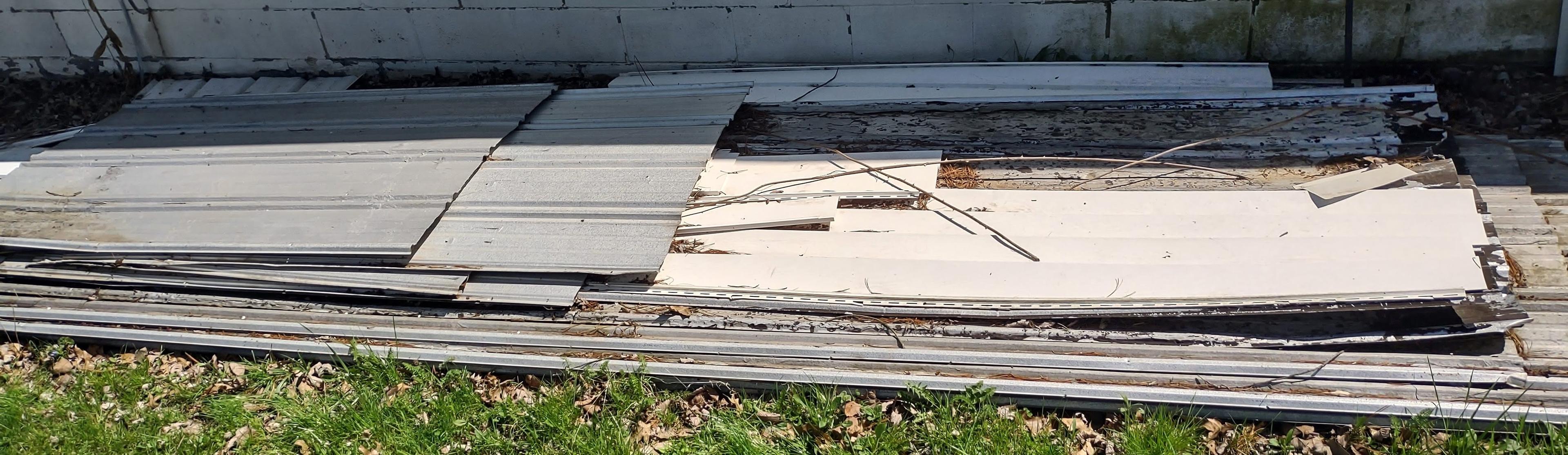 PILE OF METAL SHEETS (Mostly 14 ft x 3 ft) - PICK UP ONLY