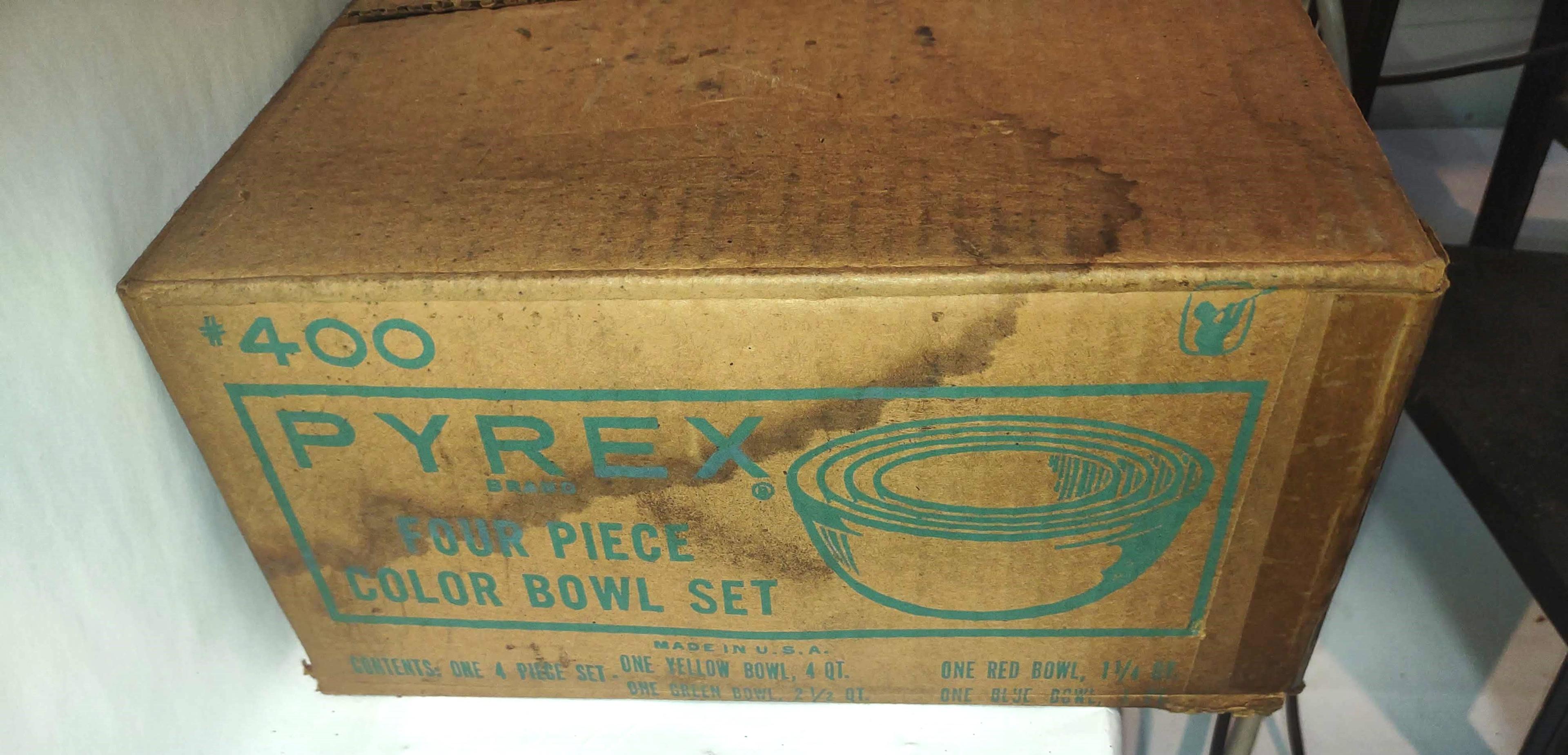 NICE SET OF VINTAGE PYREX NESTING BOWLS with BOX - PICK UP ONLY