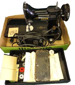 VINTAGE SINGER FEATHERWEIGHT SEWING MACHINE