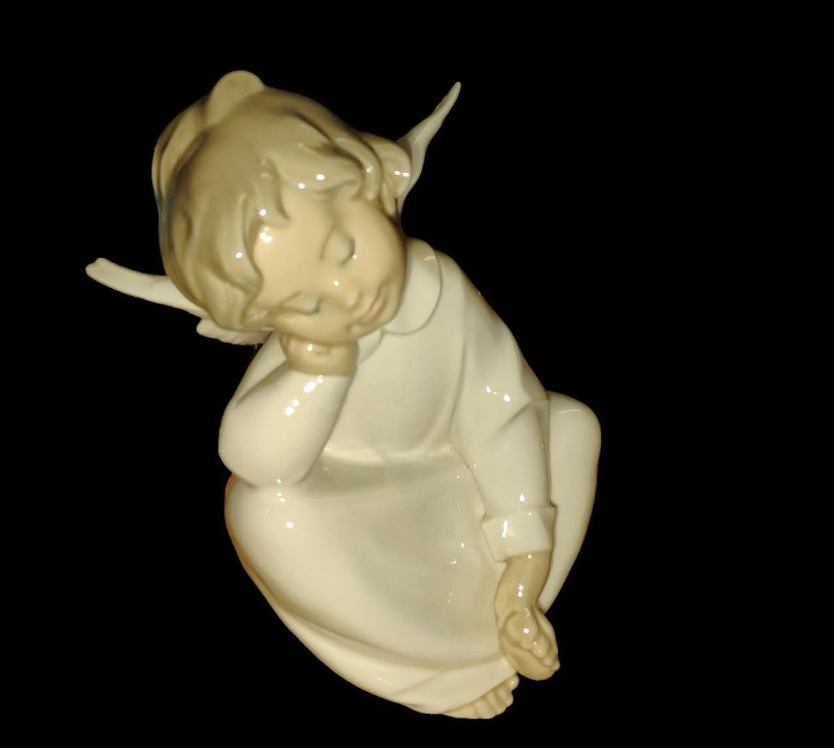 LLADRO 6" PORCELAIN SITTING "ANGEL DREAMING" FIGURINE #4961