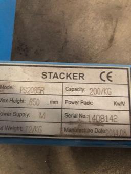 Stacker lift table