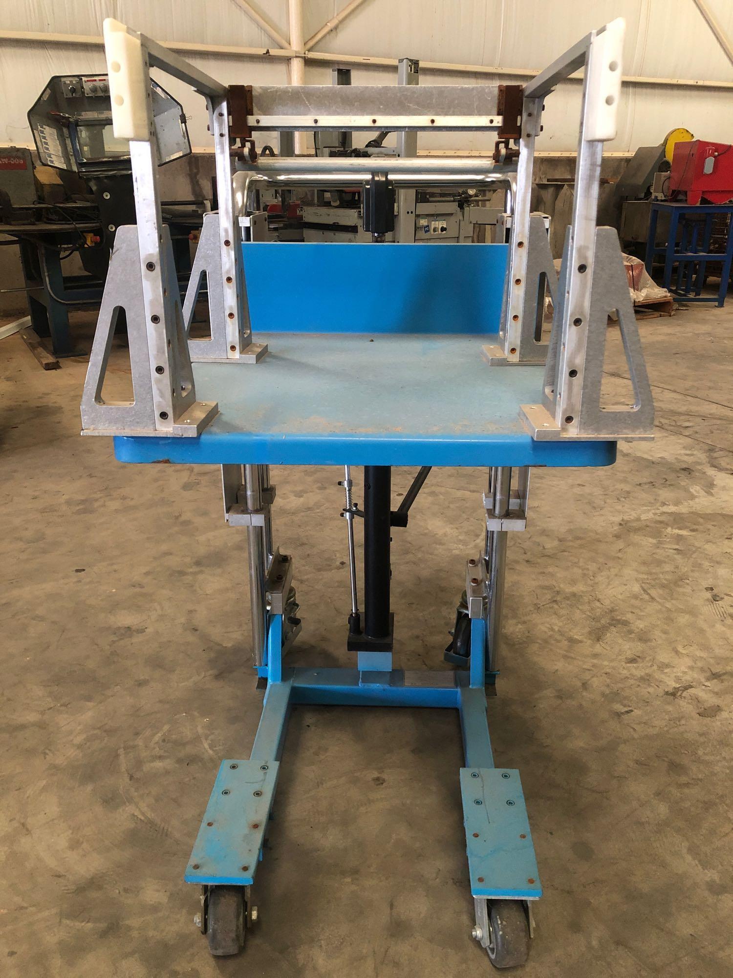Stacker lift table