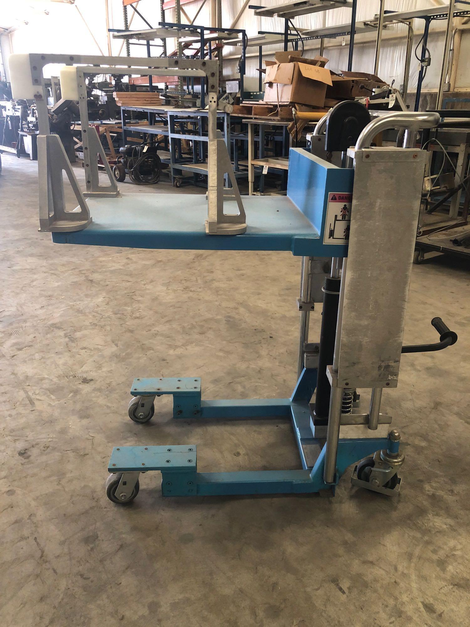 Stacker lift table