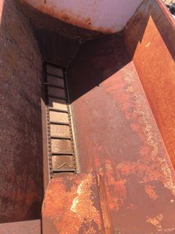 CATTLE FEEDER