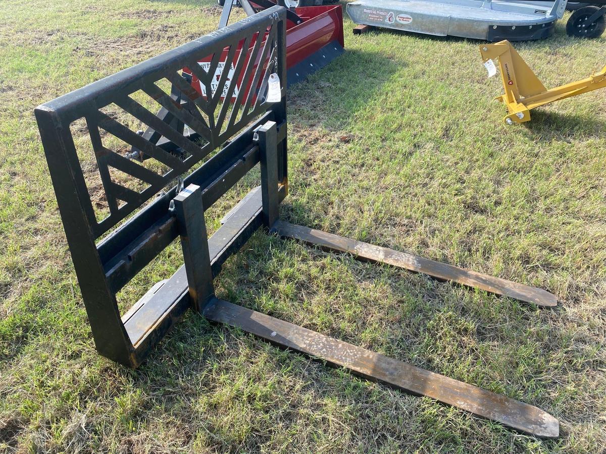 4,000 LB CAPACITY PALLET FORKS... ...