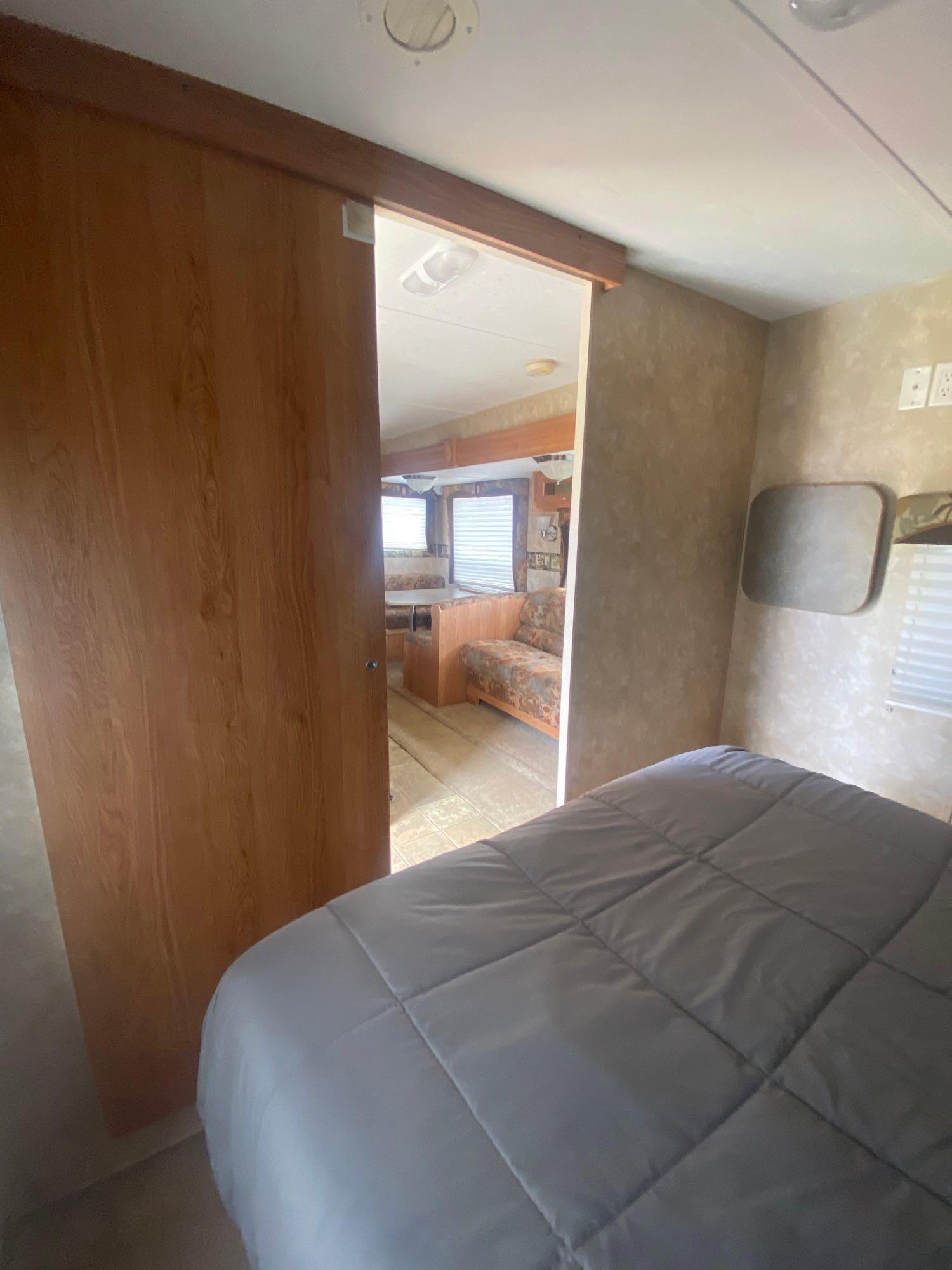 2007 JAY FLIGHT BY JAYCO MODEL 31BHS... UNIT IS READY TO USE IMMEDIATELY, ALL WATER HOSES, SEWER