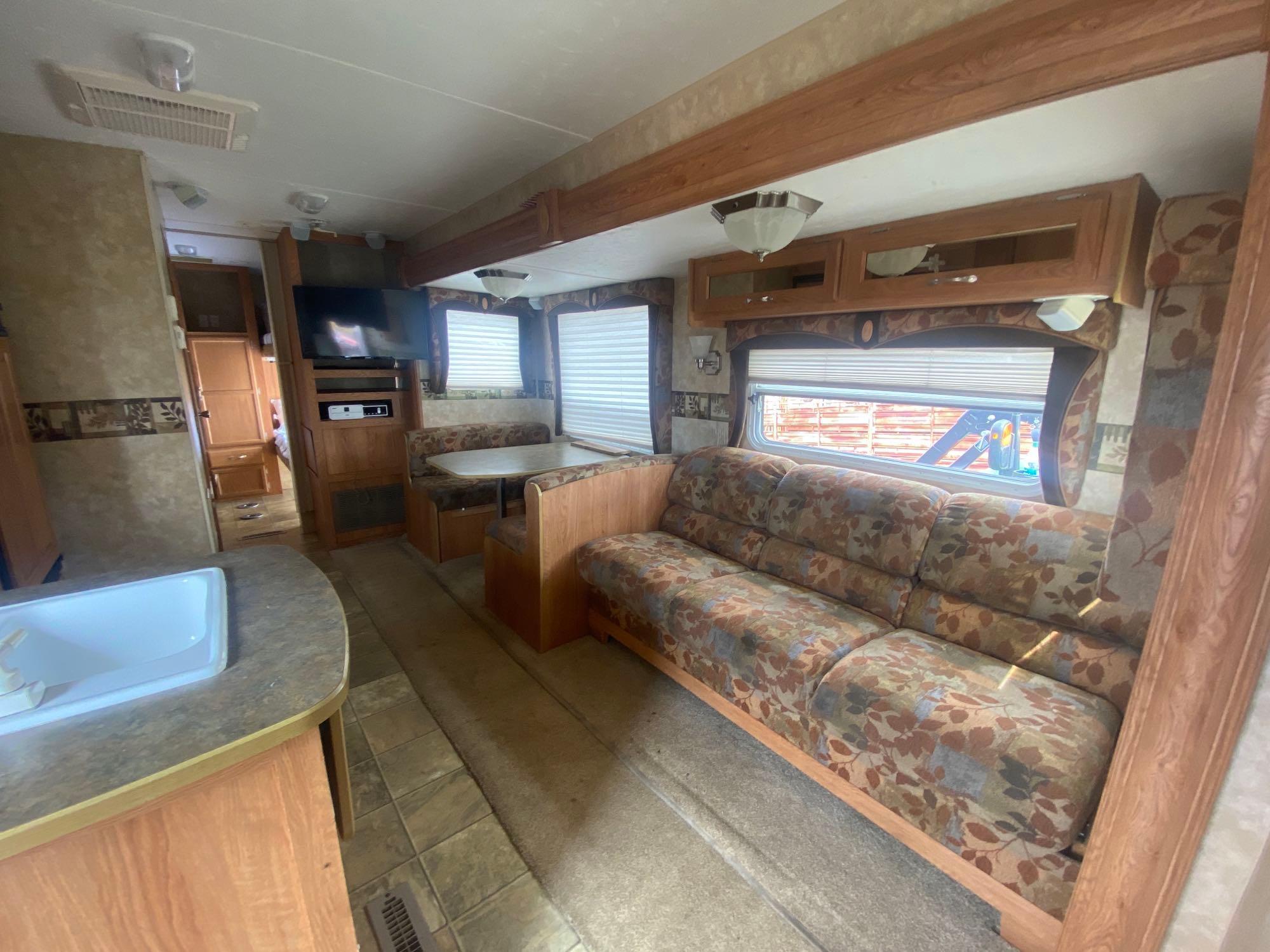 2007 JAY FLIGHT BY JAYCO MODEL 31BHS... UNIT IS READY TO USE IMMEDIATELY, ALL WATER HOSES, SEWER