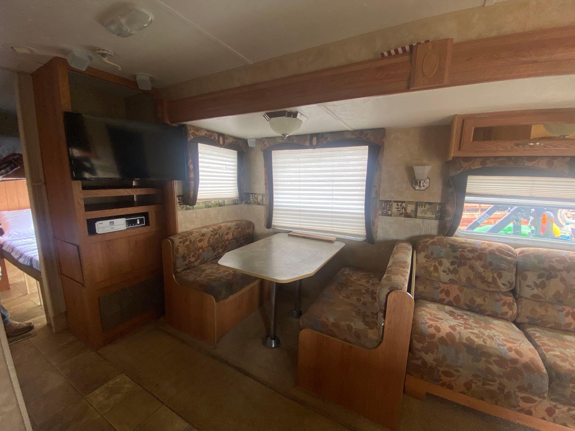 2007 JAY FLIGHT BY JAYCO MODEL 31BHS... UNIT IS READY TO USE IMMEDIATELY, ALL WATER HOSES, SEWER