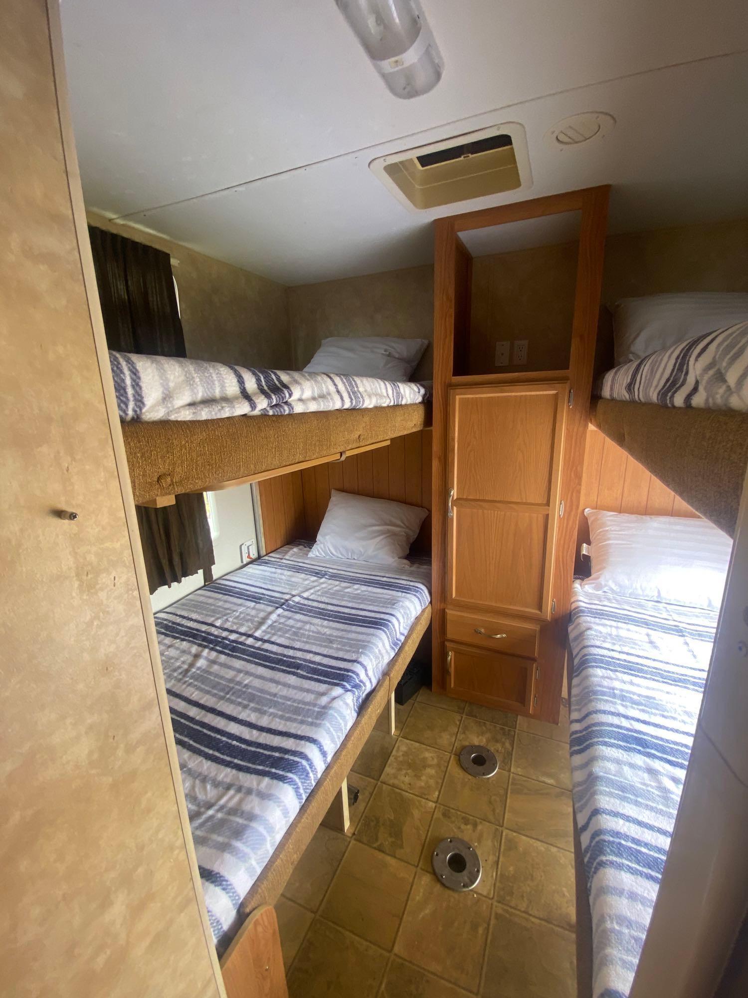 2007 JAY FLIGHT BY JAYCO MODEL 31BHS... UNIT IS READY TO USE IMMEDIATELY, ALL WATER HOSES, SEWER
