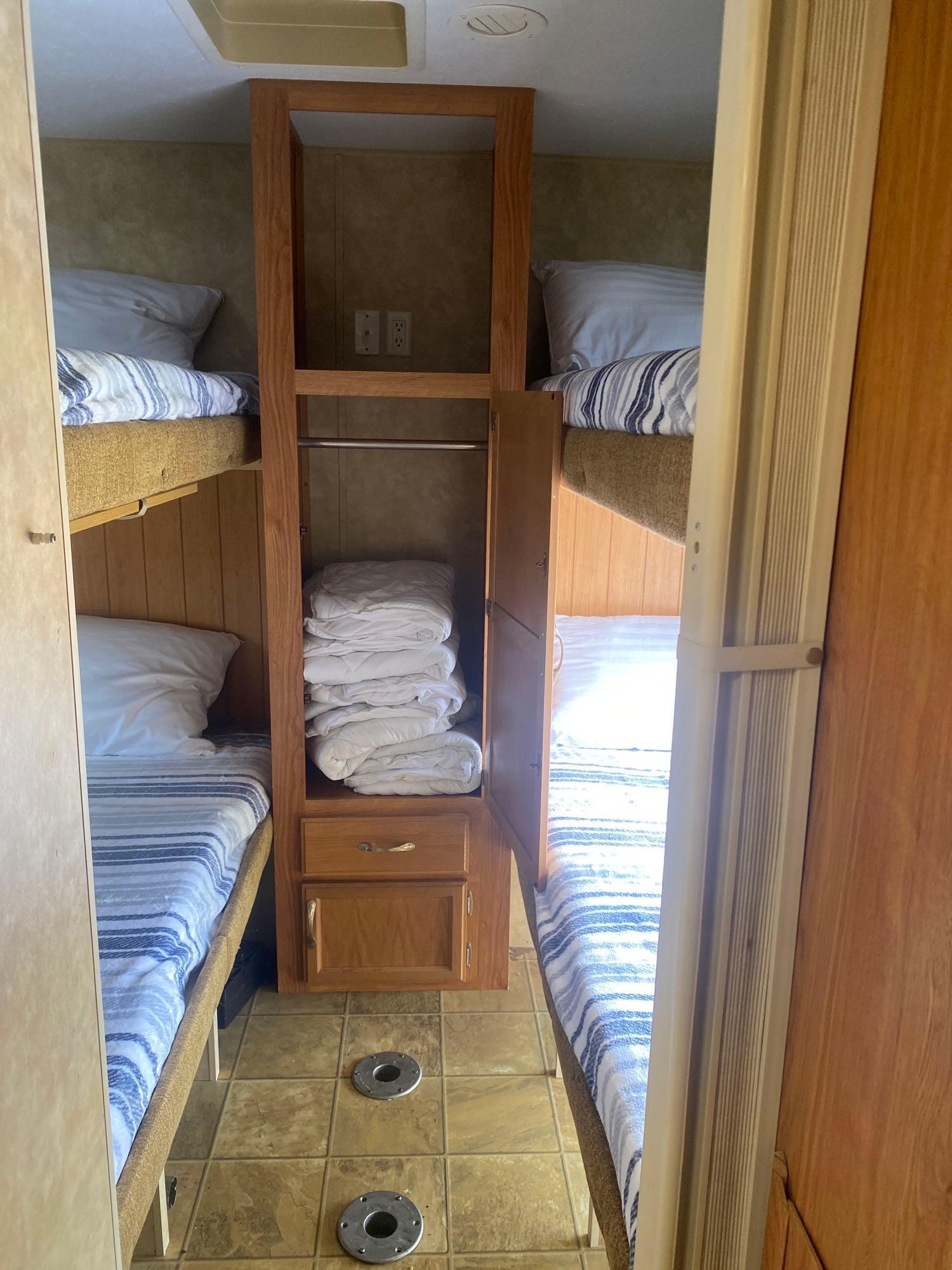 2007 JAY FLIGHT BY JAYCO MODEL 31BHS... UNIT IS READY TO USE IMMEDIATELY, ALL WATER HOSES, SEWER