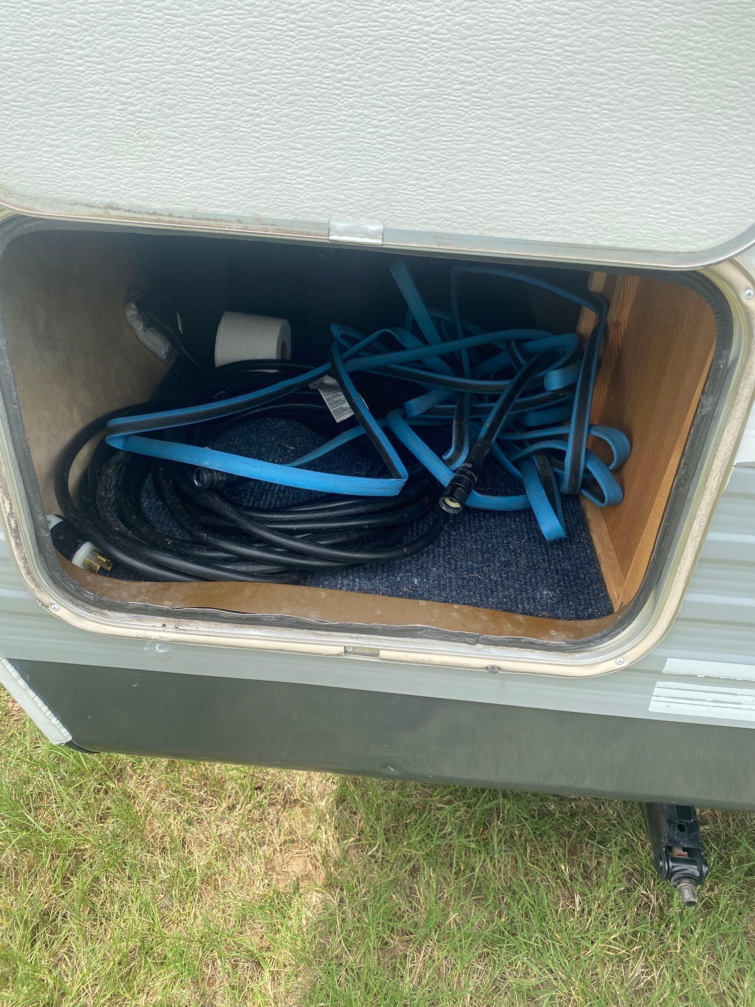 2007 JAY FLIGHT BY JAYCO MODEL 31BHS... UNIT IS READY TO USE IMMEDIATELY, ALL WATER HOSES, SEWER