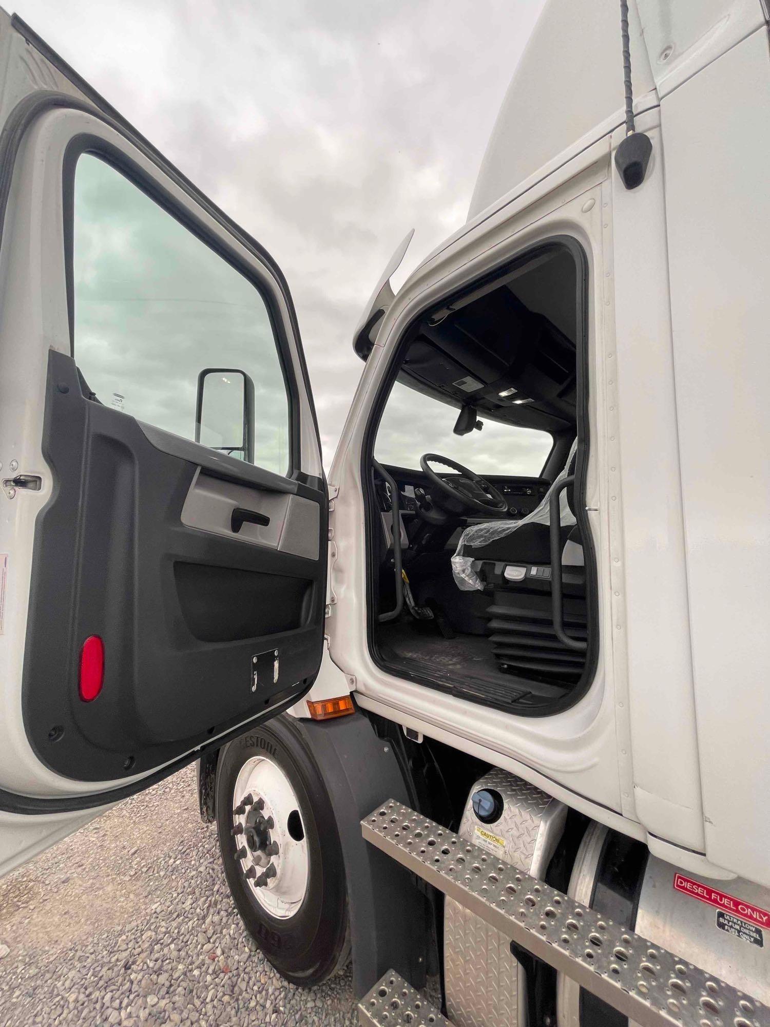 2019 FREIGHTLINER CASCADIA 3AKJHTDV8KSKP8258