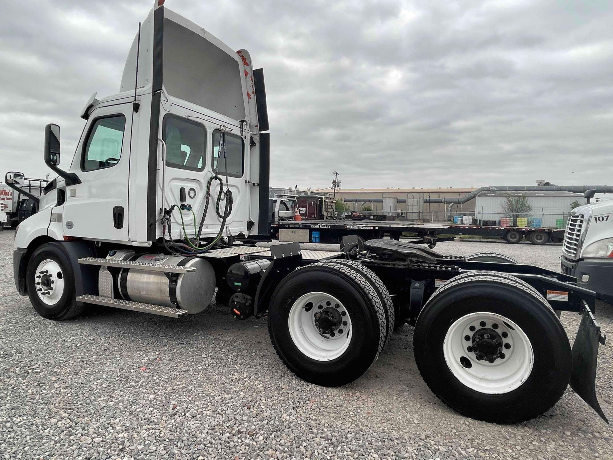 2019 FREIGHTLINER CASCADIA 3AKJHTDV8KSKP8258