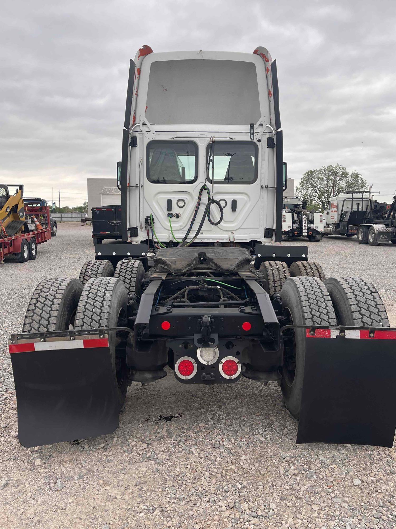 2019 FREIGHTLINER CASCADIA 3AKJHTDV8KSKP8258