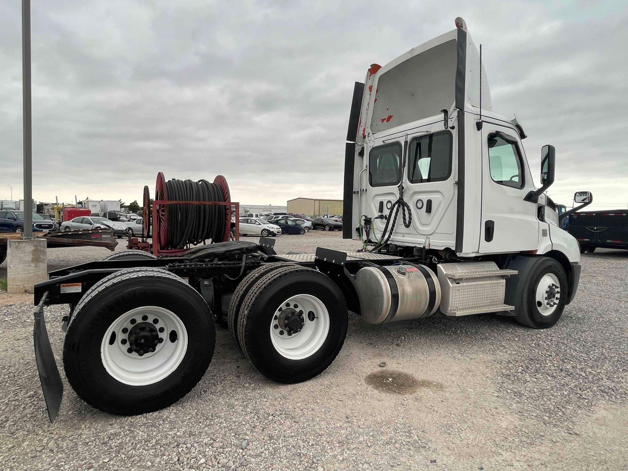 2019 FREIGHTLINER CASCADIA 3AKJHTDV8KSKP8258