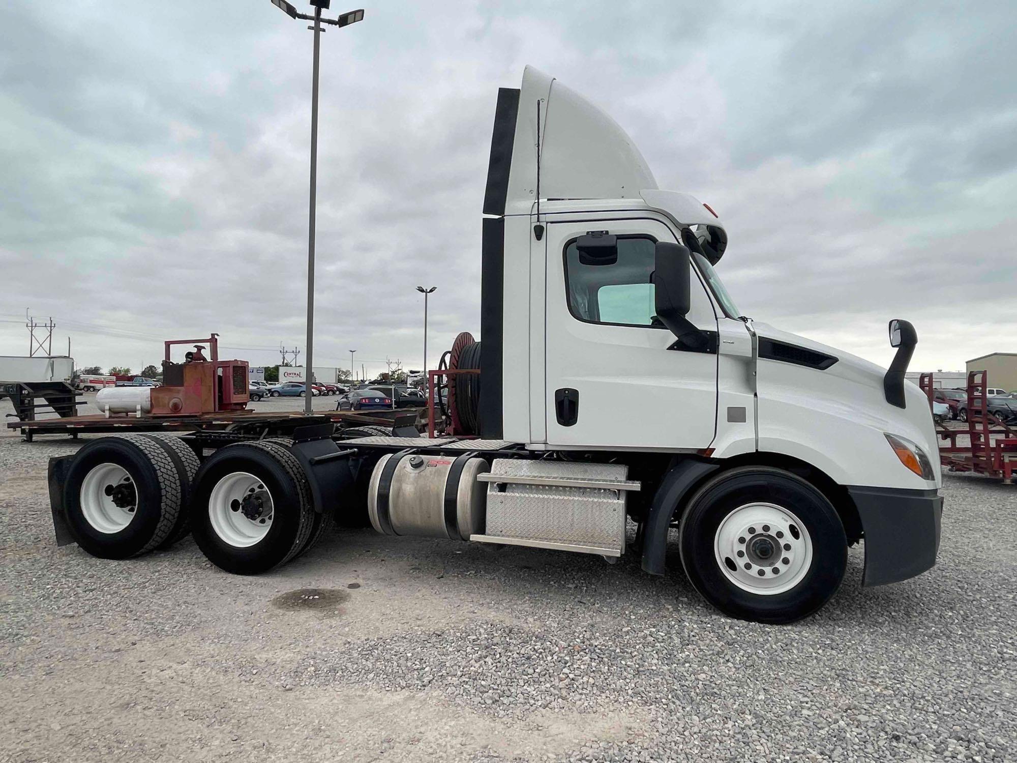 2019 FREIGHTLINER CASCADIA 3AKJHTDV8KSKP8258