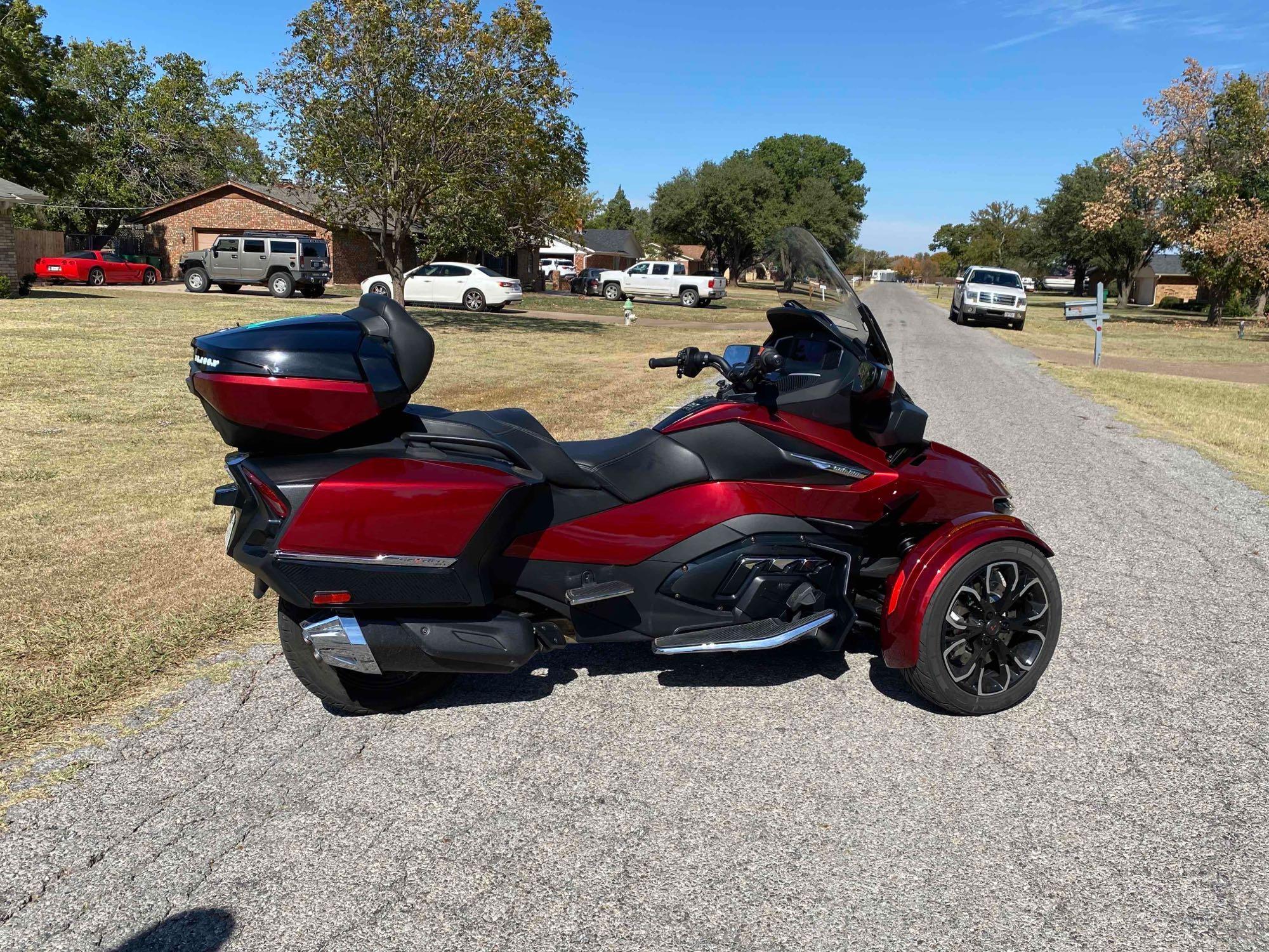 2020 Can-Am Spyder RT Motorcycle, VIN # 2bxnbdd23lv005780