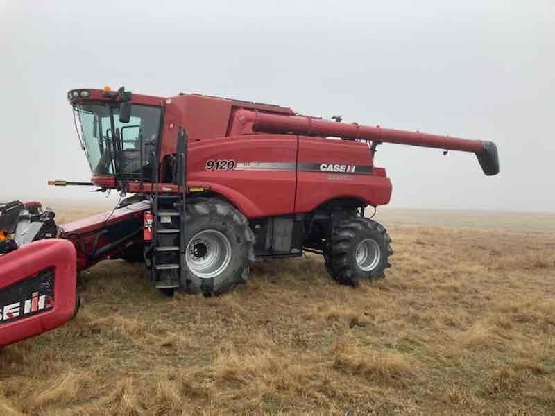 2011 CASE 9120 COMBINE 2069 ENGINE HOURS 1549 SEPERATOR HOURS POWERFOLD BIN, AFS 600 MONITOR SELLS