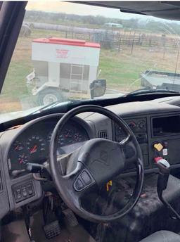 2005 international 8600 runs and drives great 853k miles Cummins Clean title in hand