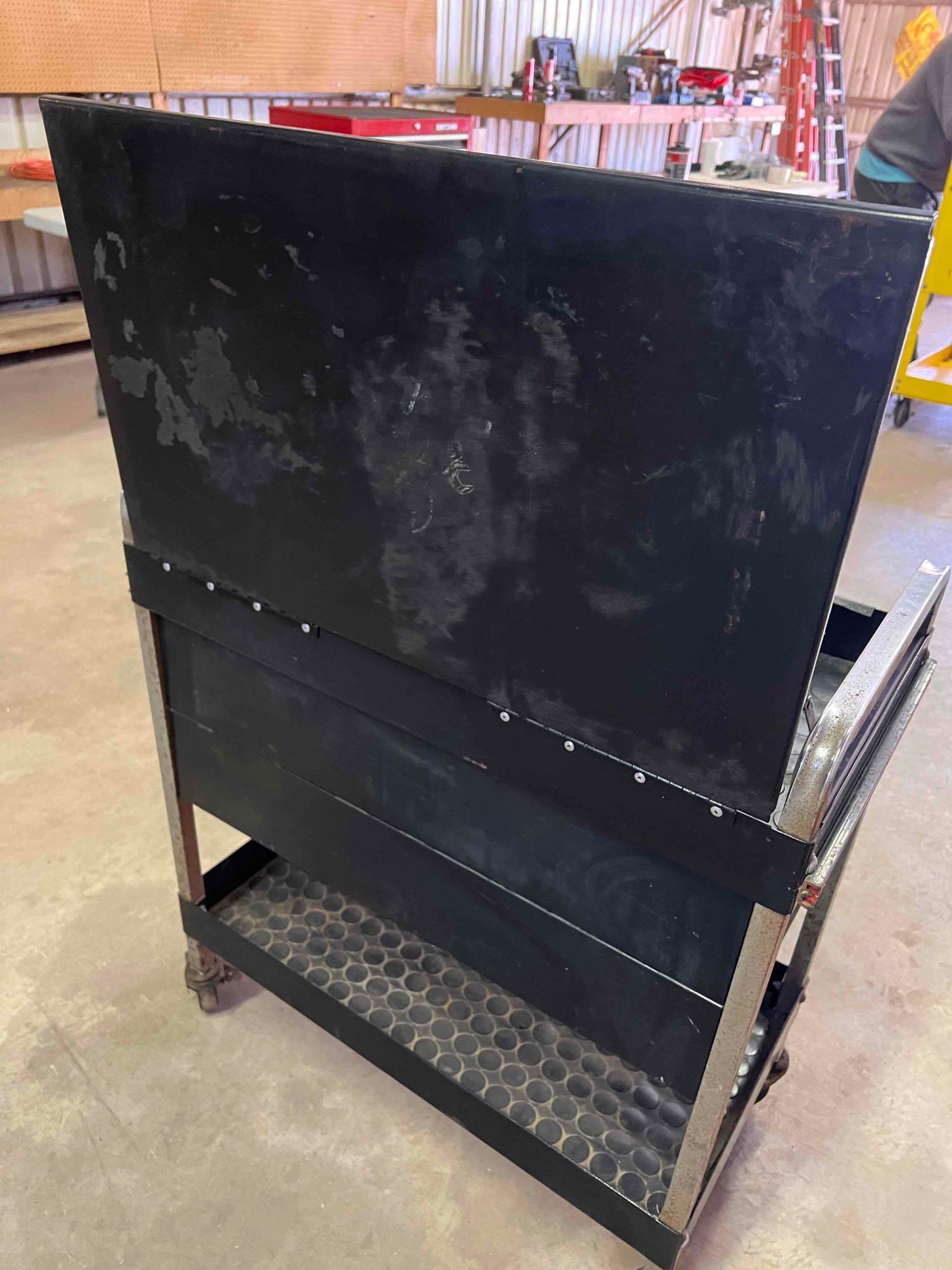 craftsman roll around tool box 8 drawers on top 11 drawers on bottom very clean