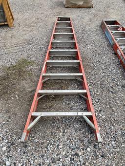 10? FIBERGLASS STEP LADDER IN GOOD CONDITION