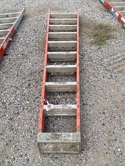 10? FIBERGLASS STEP LADDER IN GOOD CONDITION