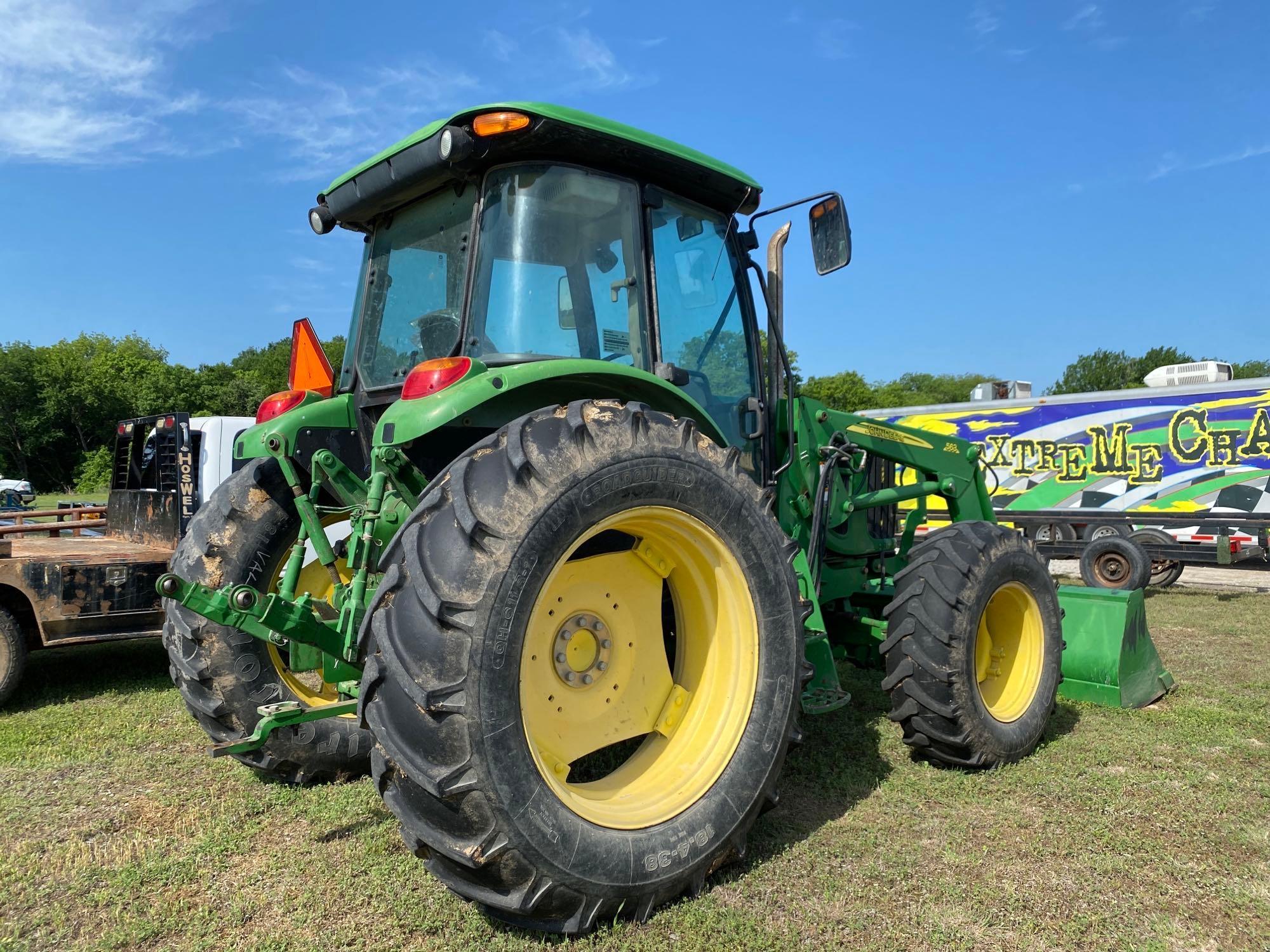 JOHN DEERE 6130D TRACTOR 4 WHEEL DRIVE WITH 563 JOHN DEERE LOADER AND BUCKET CAB & AIR 2 REMOTES ON