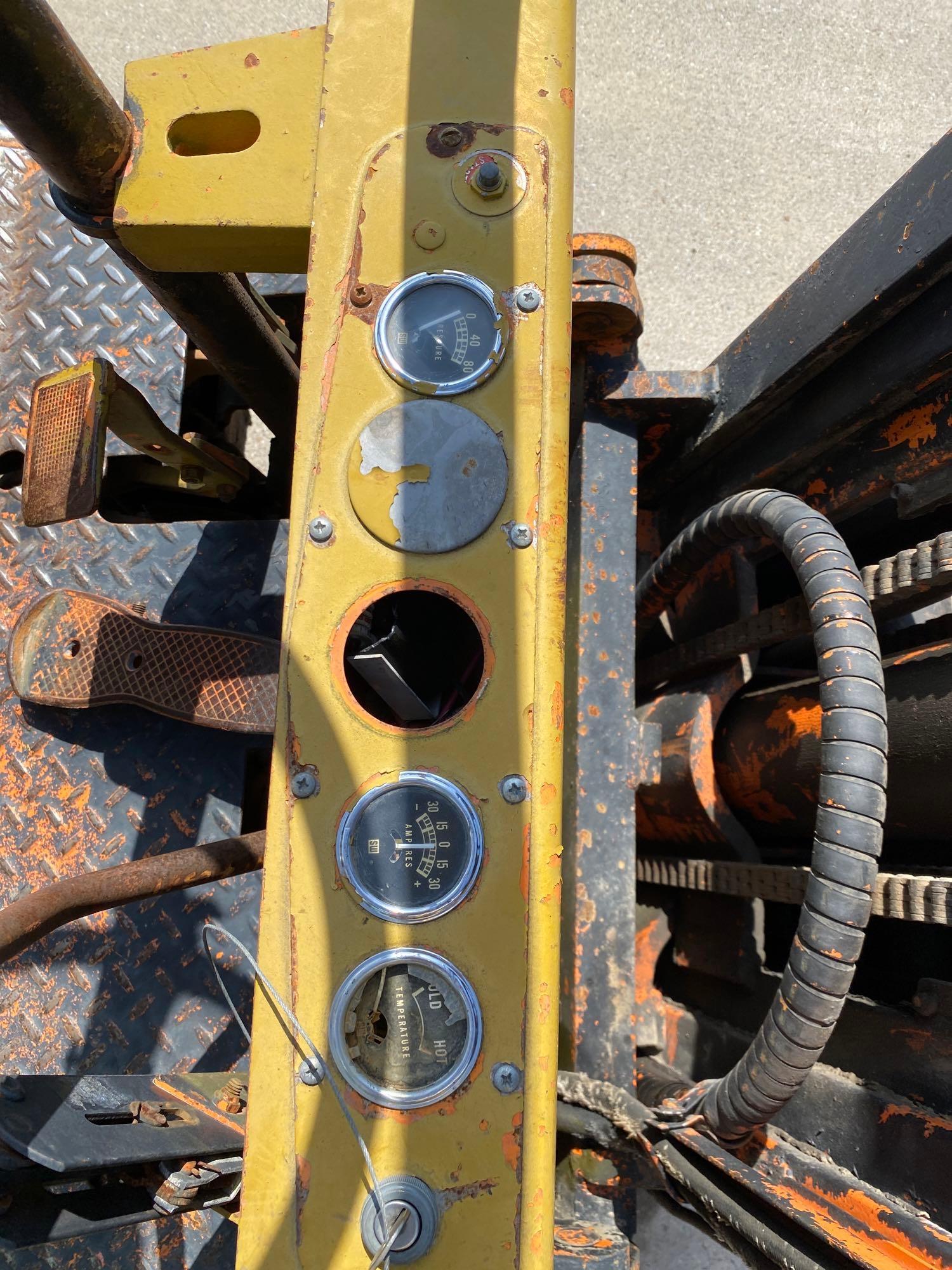 YALE PROPANE FORK LIFT 6,000 POUND LIFT CAPACITY HOURS? RUNS & OPERATES AS IT SHOULD