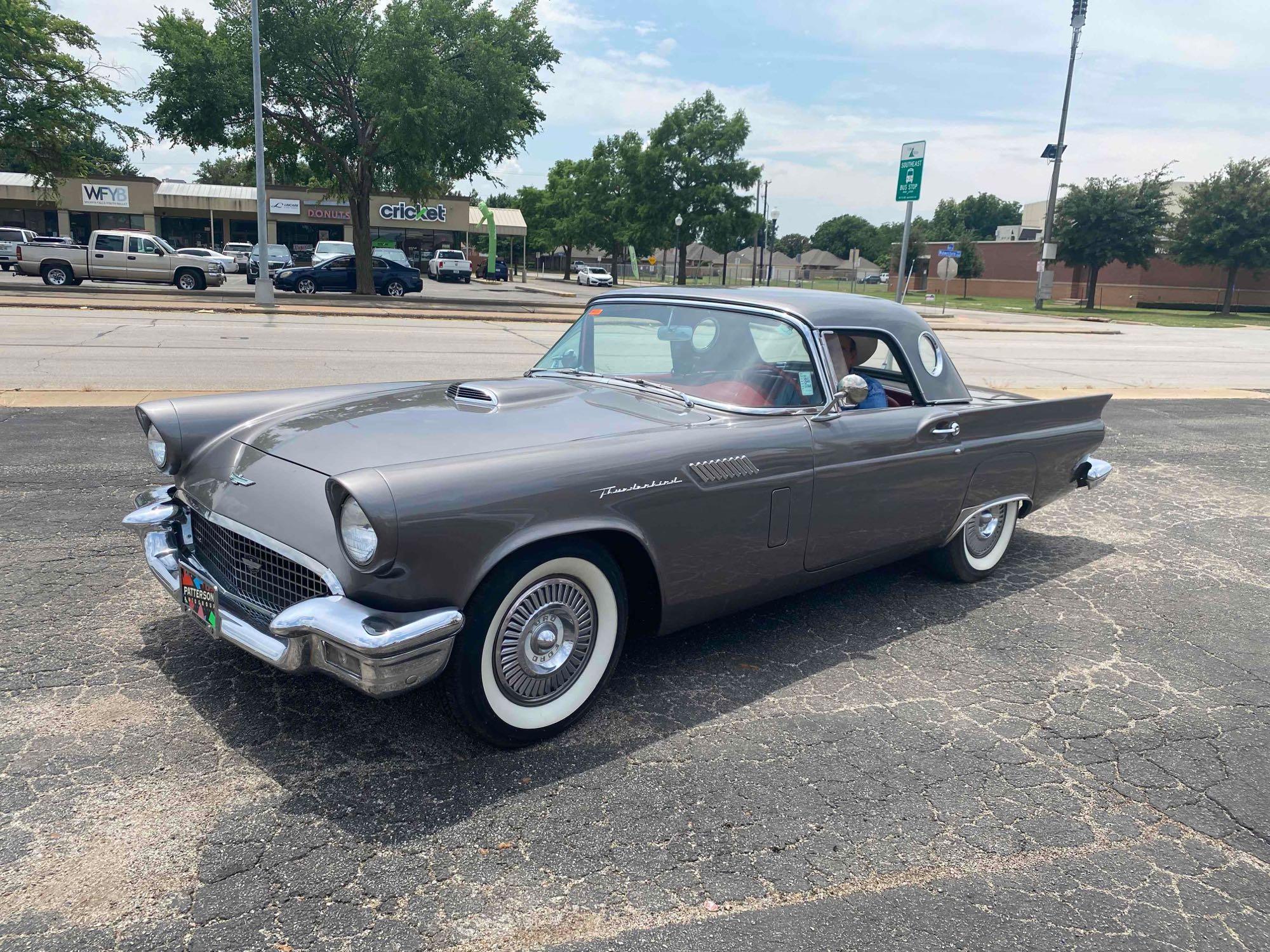 1957 FORD THUNDERBIRD