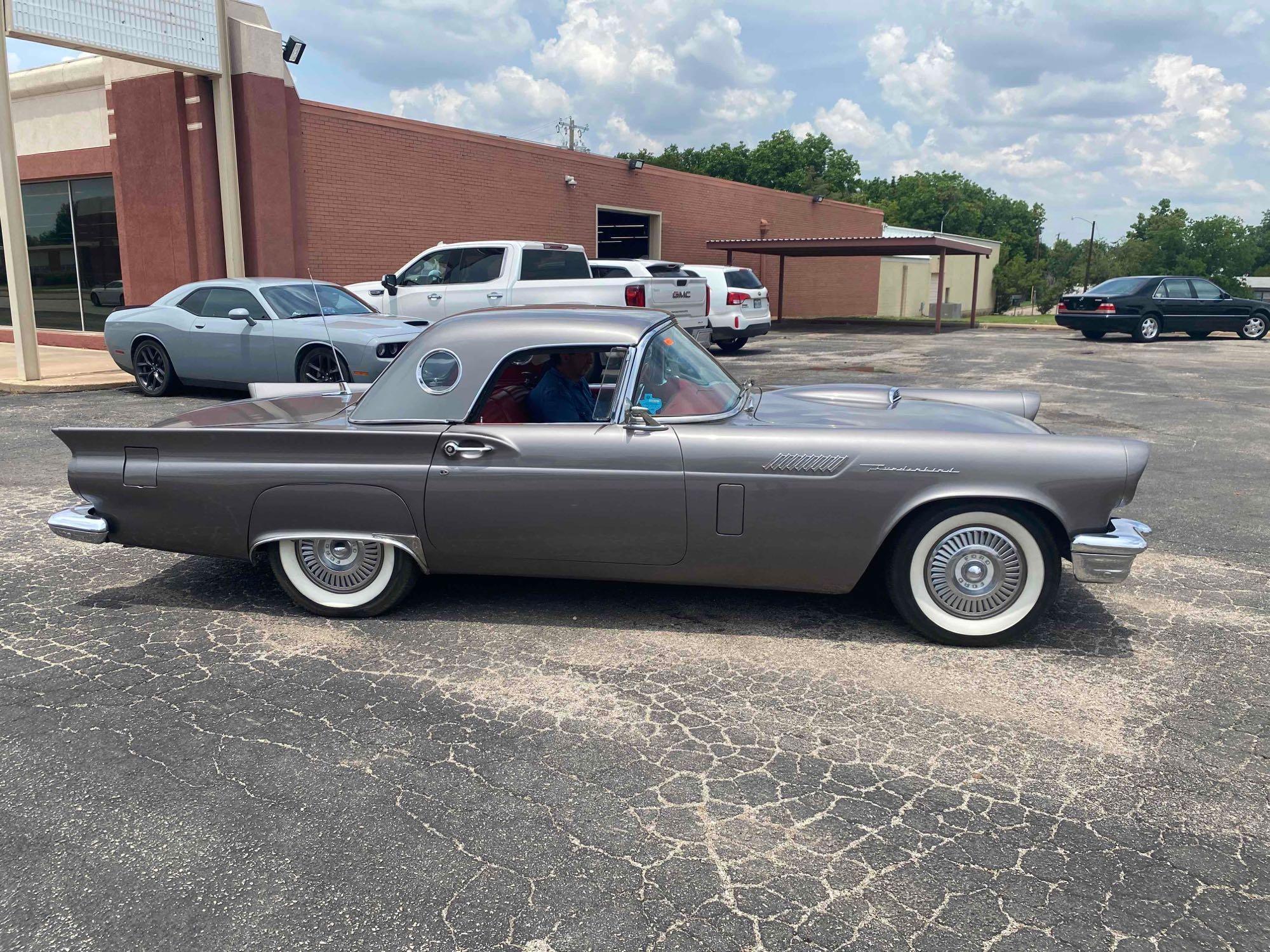 1957 FORD THUNDERBIRD