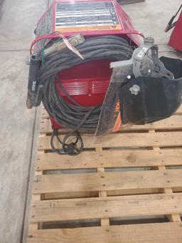 LINCOLN ELECTRIC AC 225 WELDER COMES WITH LEADS, APRON, AND AUTO DARKENING MILLER WELDING HOOD