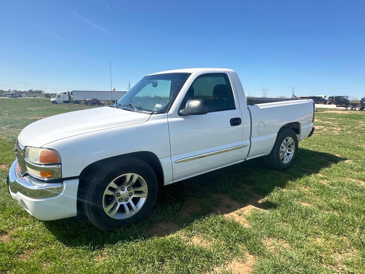 2004 GMC Sierra Pickup Truck