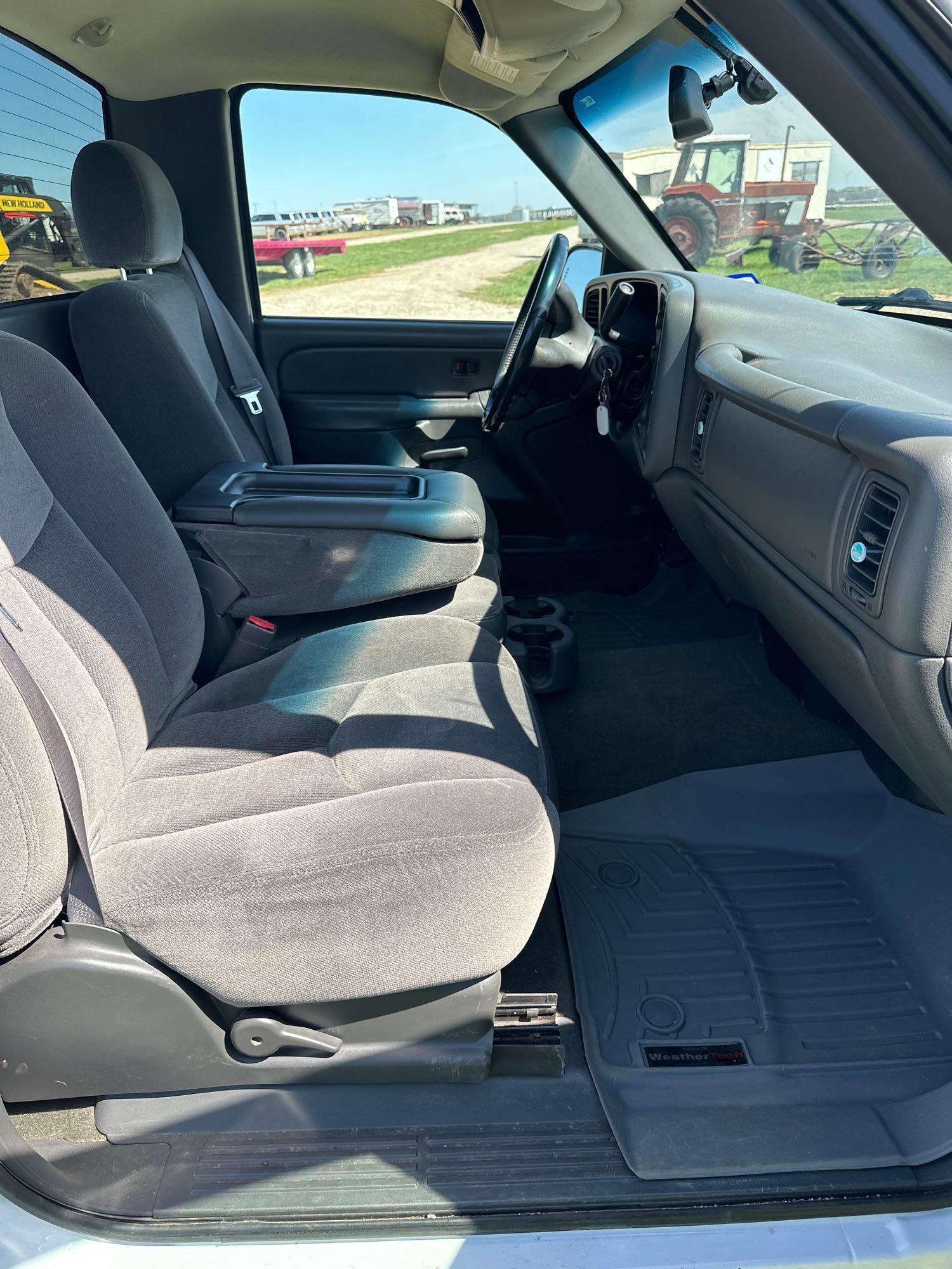 2004 GMC Sierra Pickup Truck